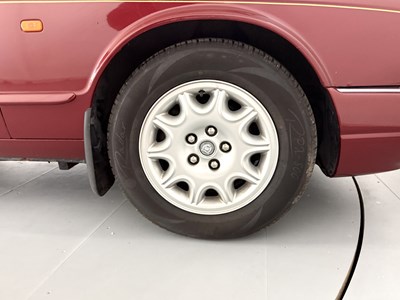 Lot 3 - 2002 Jaguar XJ8 - NO RESERVE