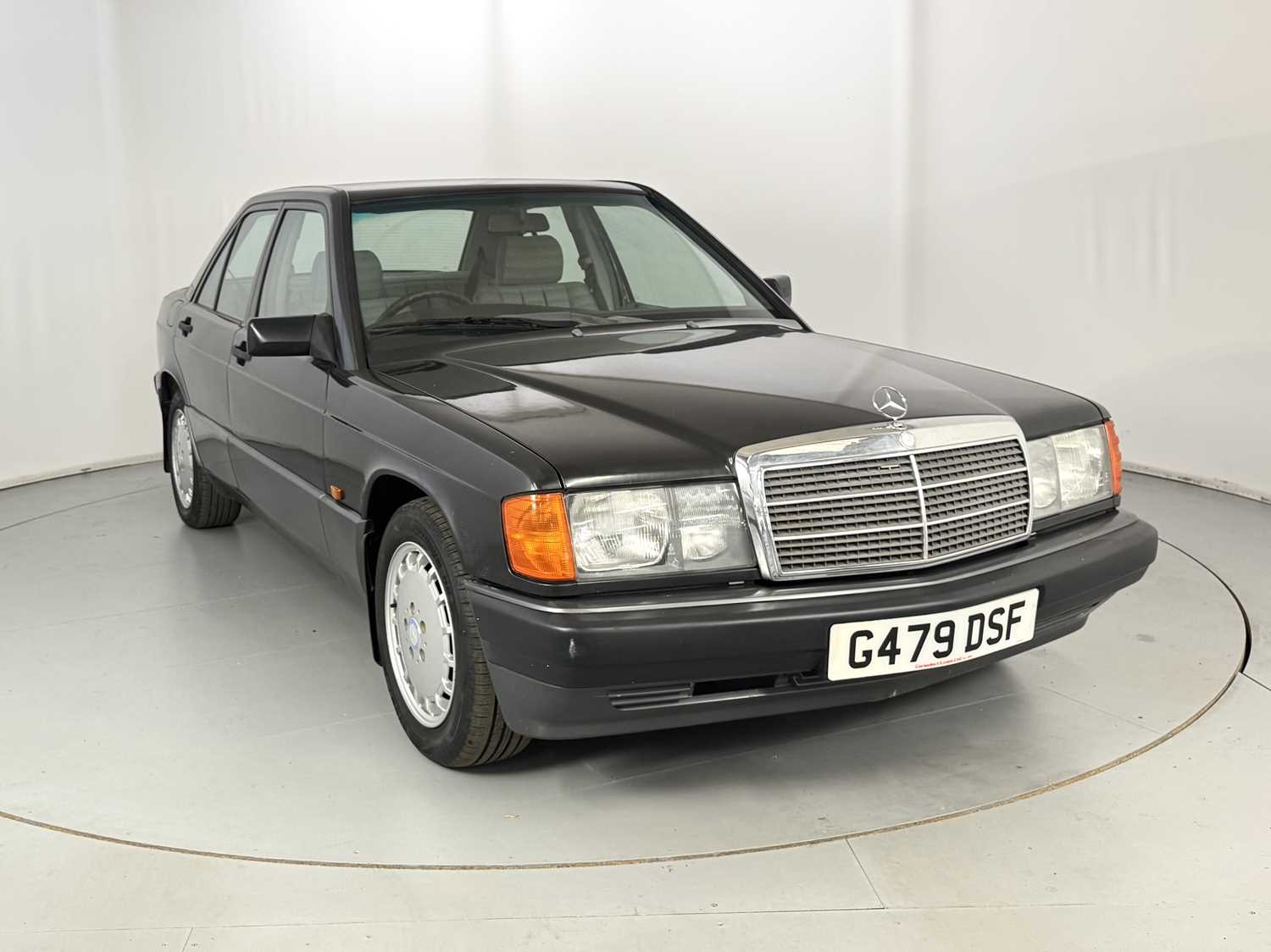 Lot 36 - 1989 Mercedes-Benz 190E