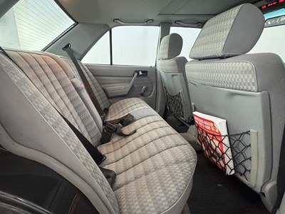 Lot 36 - 1989 Mercedes-Benz 190E