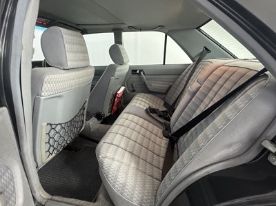 Lot 36 - 1989 Mercedes-Benz 190E