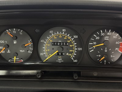 Lot 36 - 1989 Mercedes-Benz 190E
