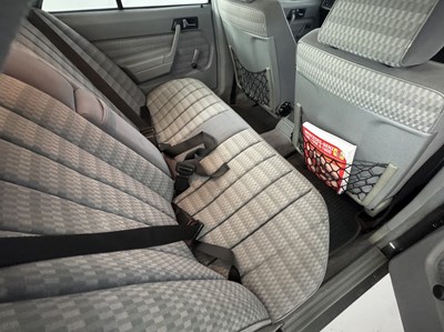 Lot 36 - 1989 Mercedes-Benz 190E