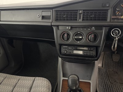 Lot 36 - 1989 Mercedes-Benz 190E