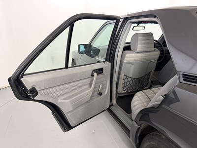 Lot 36 - 1989 Mercedes-Benz 190E