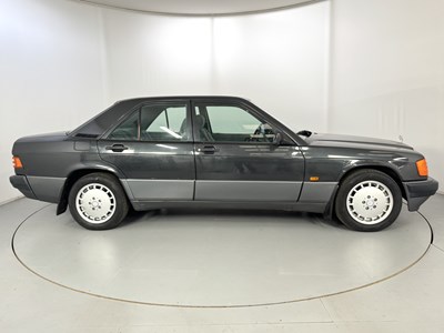 Lot 36 - 1989 Mercedes-Benz 190E