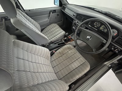 Lot 36 - 1989 Mercedes-Benz 190E