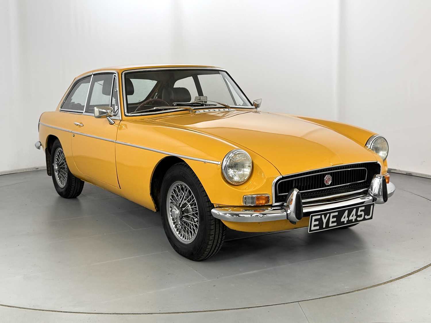 Lot 52 - 1971 MG BGT