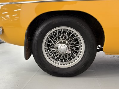 Lot 52 - 1971 MG BGT