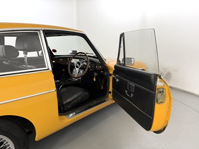 Lot 52 - 1971 MG BGT