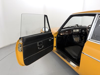 Lot 52 - 1971 MG BGT