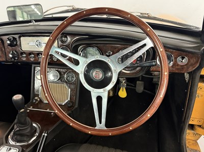Lot 52 - 1971 MG BGT