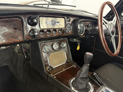 Lot 52 - 1971 MG BGT