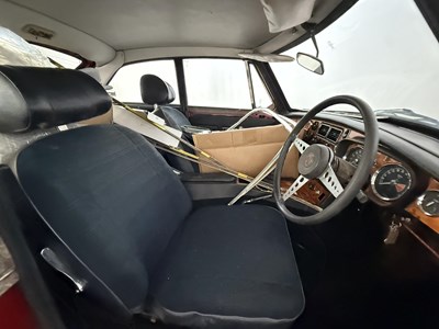 Lot 157 - 1973 MG BGT