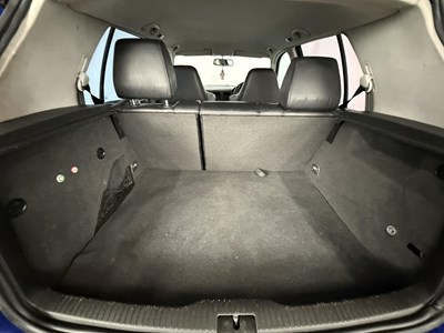 Lot 137 - 2004 Volkswagen Golf R32 - NO RESERVE