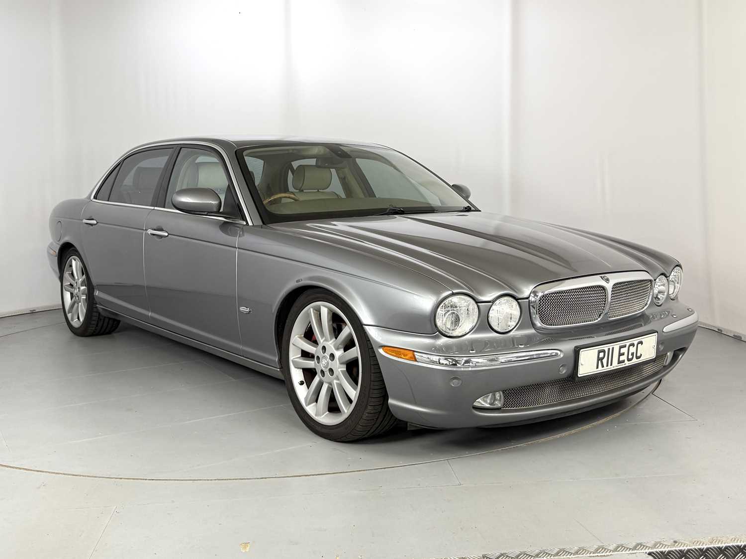 Lot 180 - 2006 Jaguar XJ8 Sovereign LWB