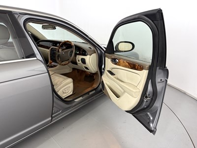 Lot 180 - 2006 Jaguar XJ8 Sovereign LWB