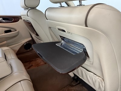 Lot 180 - 2006 Jaguar XJ8 Sovereign LWB