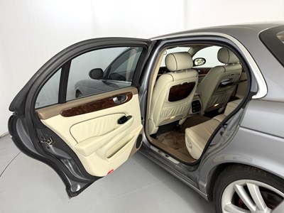 Lot 180 - 2006 Jaguar XJ8 Sovereign LWB