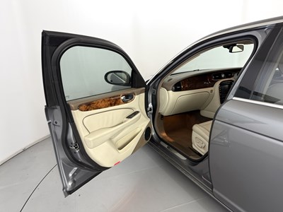 Lot 180 - 2006 Jaguar XJ8 Sovereign LWB