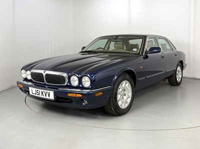 Lot 188 - 2001 Jaguar XJ8 3.2 V8