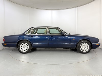 Lot 188 - 2001 Jaguar XJ8 3.2 V8