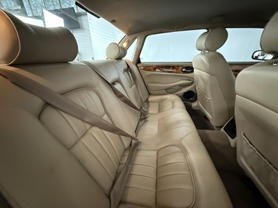 Lot 188 - 2001 Jaguar XJ8 3.2 V8