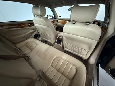 Lot 188 - 2001 Jaguar XJ8 3.2 V8