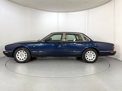 Lot 188 - 2001 Jaguar XJ8 3.2 V8
