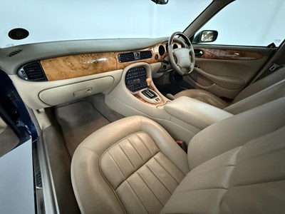 Lot 188 - 2001 Jaguar XJ8 3.2 V8