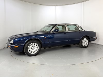 Lot 188 - 2001 Jaguar XJ8 3.2 V8