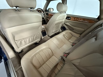 Lot 188 - 2001 Jaguar XJ8 3.2 V8