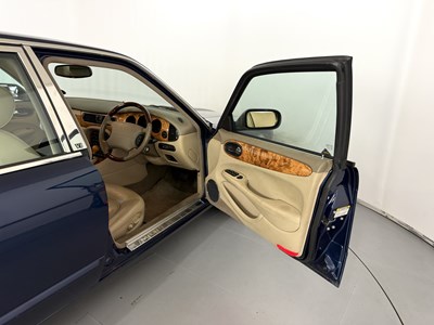 Lot 188 - 2001 Jaguar XJ8 3.2 V8