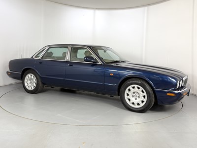 Lot 188 - 2001 Jaguar XJ8 3.2 V8