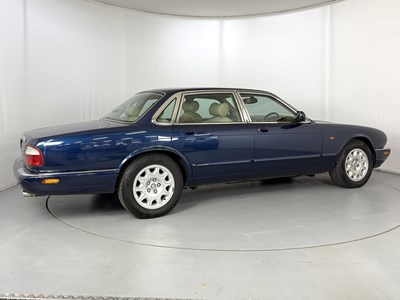 Lot 188 - 2001 Jaguar XJ8 3.2 V8