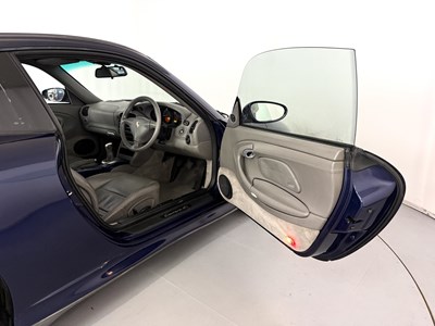 Lot 38 - 2002 Porsche 911 Carrera 4S