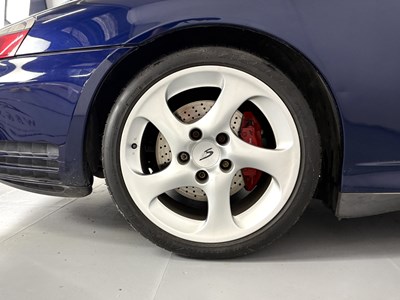 Lot 38 - 2002 Porsche 911 Carrera 4S