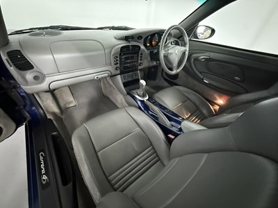 Lot 38 - 2002 Porsche 911 Carrera 4S