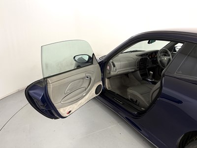 Lot 38 - 2002 Porsche 911 Carrera 4S