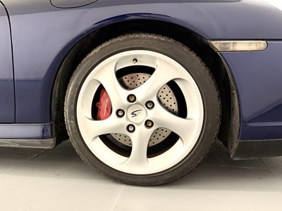 Lot 38 - 2002 Porsche 911 Carrera 4S