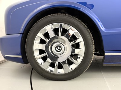 Lot 2006 Bentley Azure