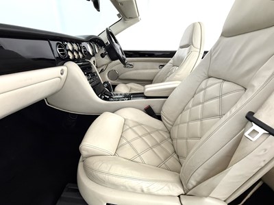 Lot 2006 Bentley Azure