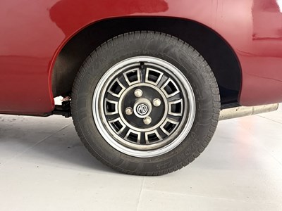 Lot 1973 MG BGT V8