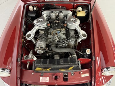 Lot 1973 MG BGT V8