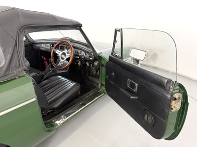 Lot 1976 MG B Roadster