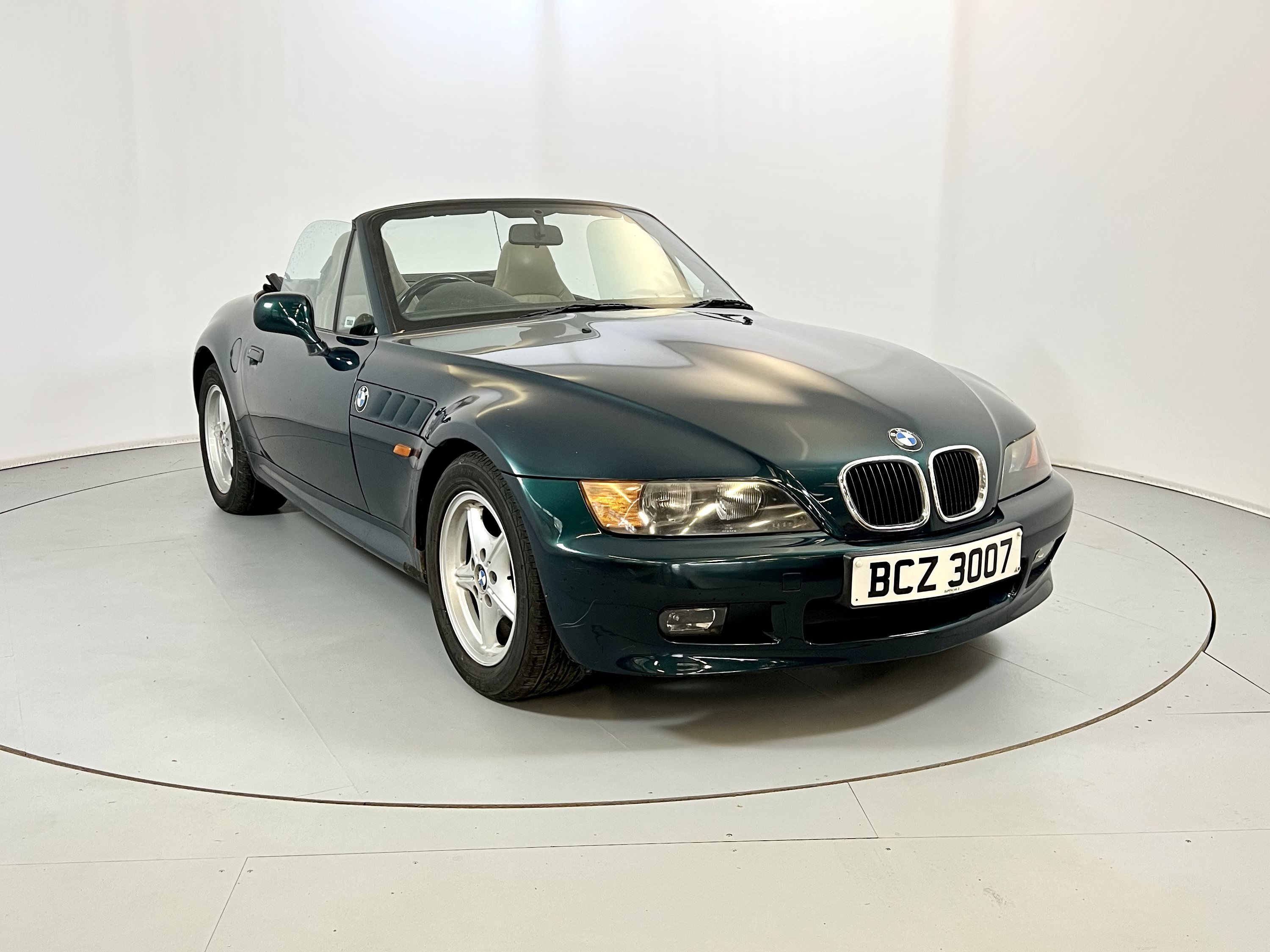 Lot 10 - 1999 BMW Z3
