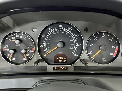 Lot 120 - 2000 Mercedes-Benz SL320