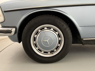 Lot 146 - 1986 Mercedes-Benz 230CE