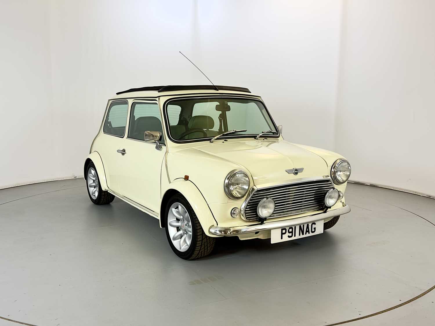Mini Rcopper 1997 Lot 44 - 1997 Mini Cooper Sports Pack