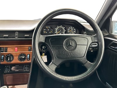 Lot 62 - 1993 Mercedes-Benz E300D