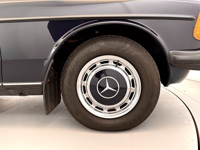 Lot 13 - 1980 Mercedes-Benz 230E